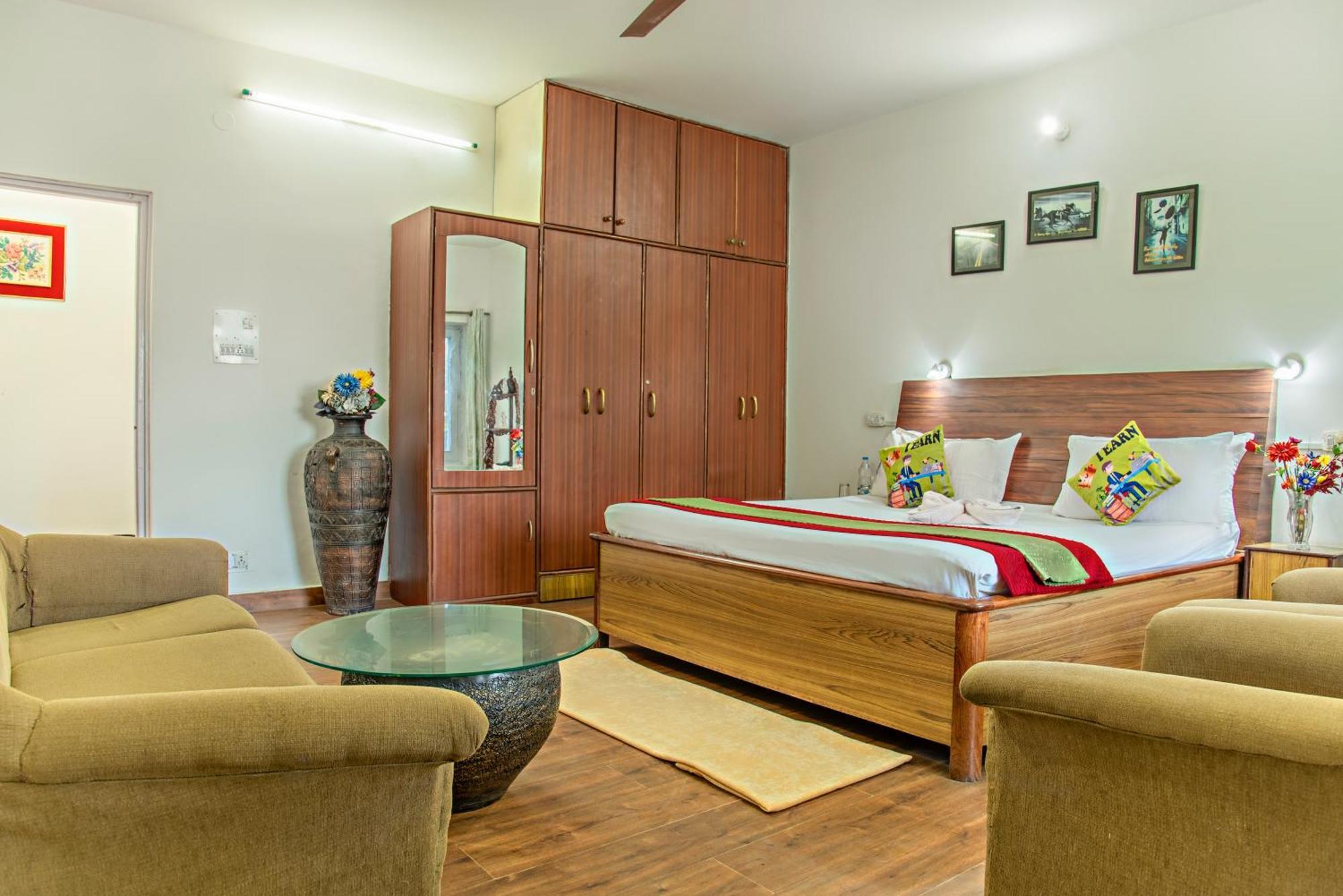 5 Bedrooms By Humble Stay Касаули Экстерьер фото