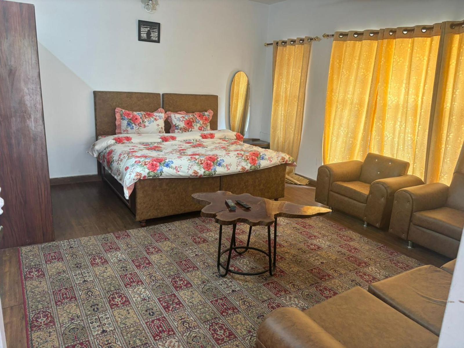 5 Bedrooms By Humble Stay Касаули Экстерьер фото